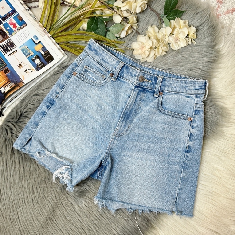 American Eagle Highest Rise Light Wash Women’s Baggy Cutoff Jean Shorts Sz 0